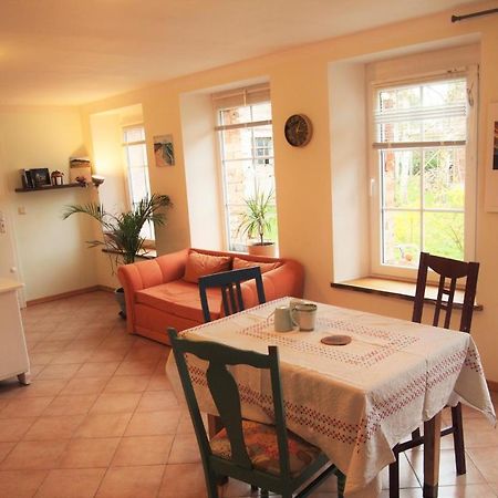 Neu Fewo Im Bauernhaus Mit Idyllischem Innenhof Und Naturgarten Mesekenhagen Екстериор снимка