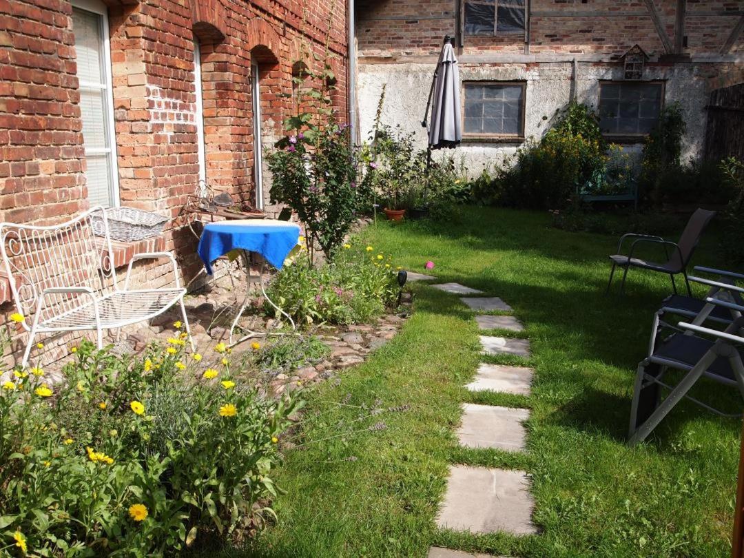 Neu Fewo Im Bauernhaus Mit Idyllischem Innenhof Und Naturgarten Mesekenhagen Екстериор снимка