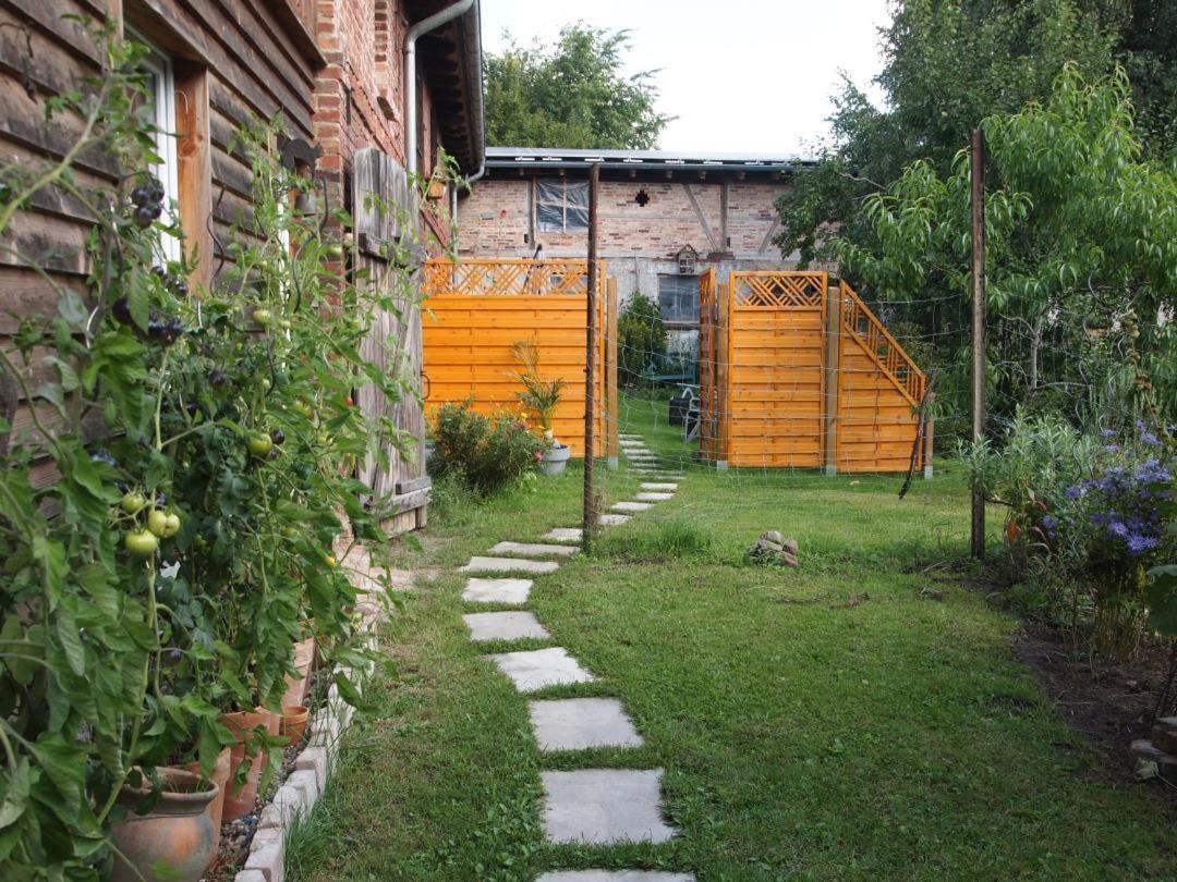 Neu Fewo Im Bauernhaus Mit Idyllischem Innenhof Und Naturgarten Mesekenhagen Екстериор снимка
