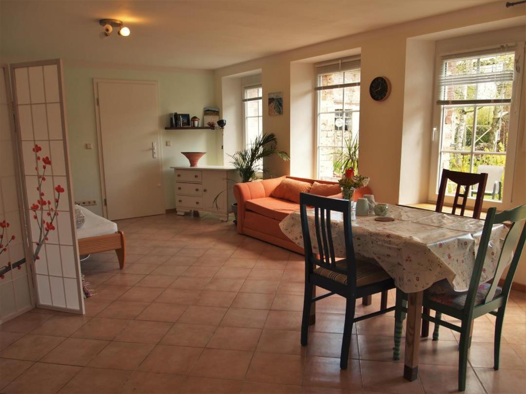 Neu Fewo Im Bauernhaus Mit Idyllischem Innenhof Und Naturgarten Mesekenhagen Екстериор снимка
