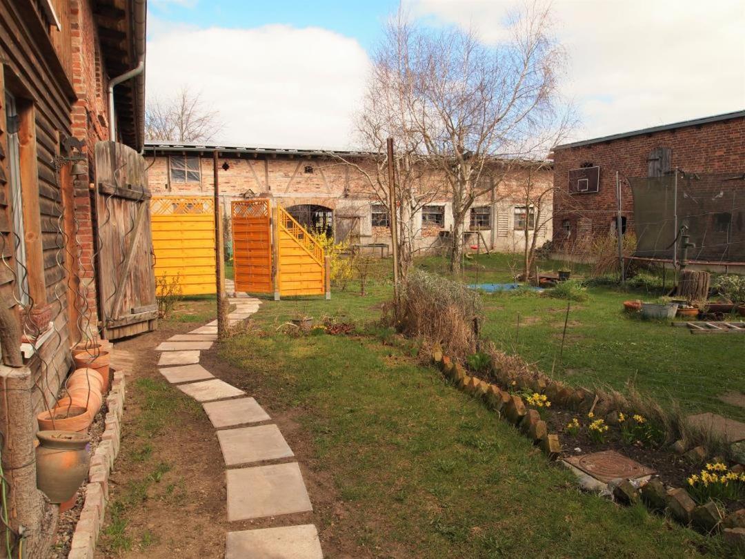 Neu Fewo Im Bauernhaus Mit Idyllischem Innenhof Und Naturgarten Mesekenhagen Екстериор снимка
