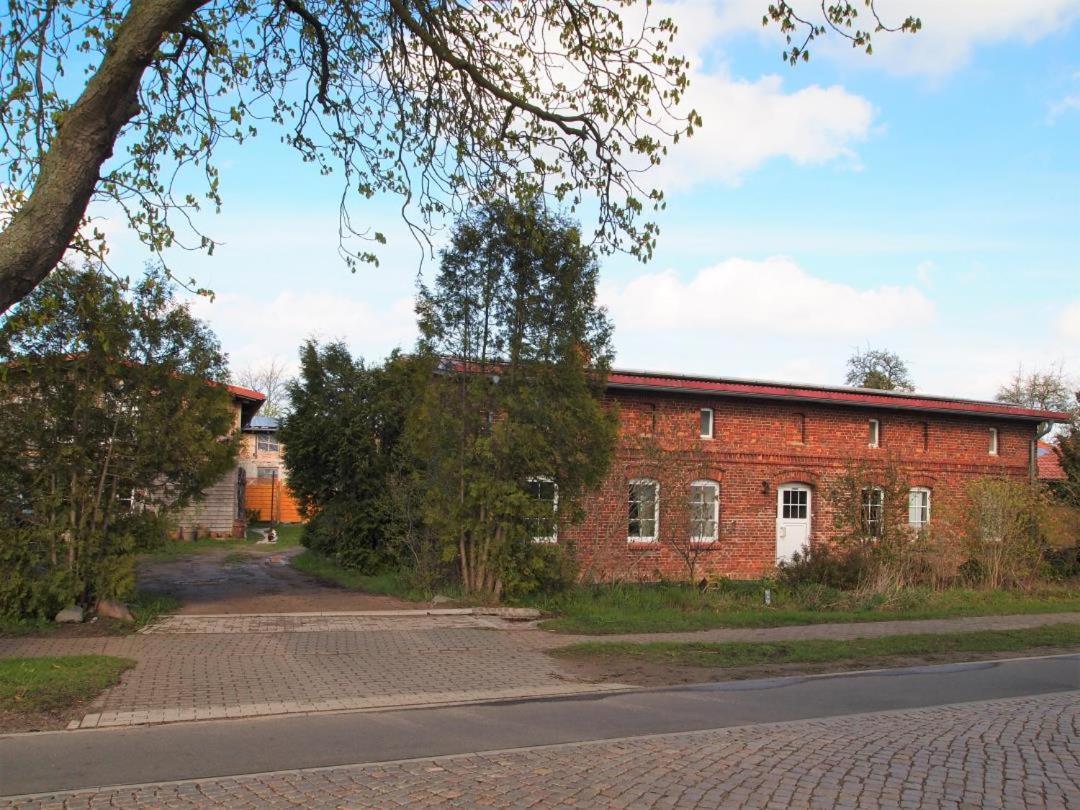 Neu Fewo Im Bauernhaus Mit Idyllischem Innenhof Und Naturgarten Mesekenhagen Екстериор снимка
