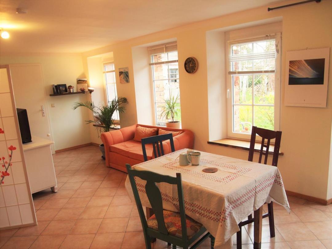 Neu Fewo Im Bauernhaus Mit Idyllischem Innenhof Und Naturgarten Mesekenhagen Екстериор снимка